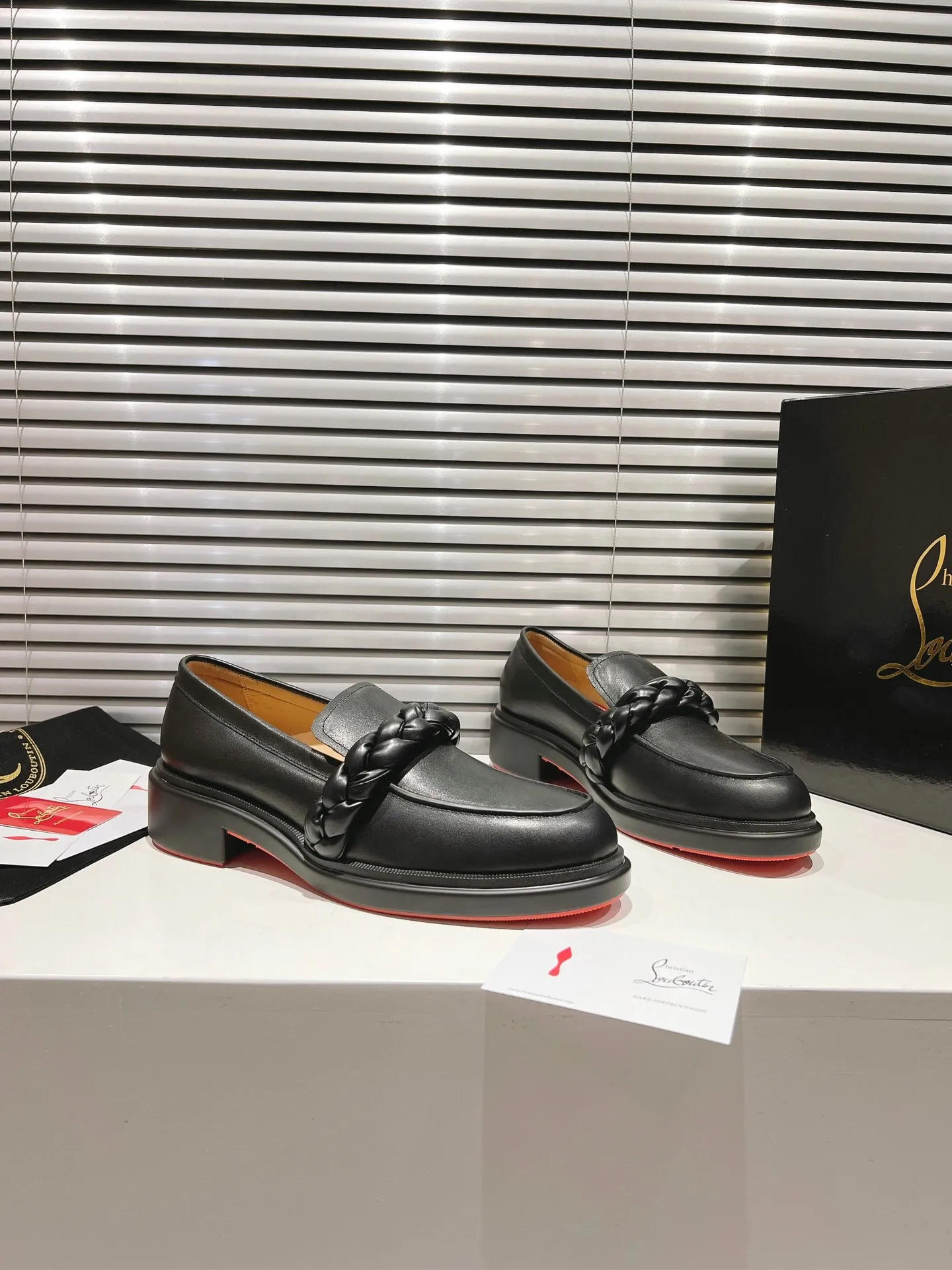 👟👟Ex-factory price 800👟👟 ╔Tire bottom Loft twist black cowhide╗ ·Top version customization·2024𝐬𝐬 𝑪𝒉𝒓𝒊𝒔𝒕𝒊𝒂𝒏 𝑳𝒐𝒖𝒃𝒐𝒖𝒕𝒊𝒏 ▪️No matter the last shape, fabric, diamonds, nails, lining, outsole, they are as close as possible to ZP... ▪️The original sole is specially provided by the original factory ▪️The lining is imported water-dyed cowhide ▪️The private customization time is about 3-7 days —————— Size: Men's 39M-46M